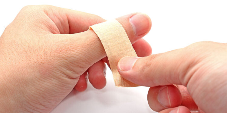 Küçük bir kahraman: Yara bandının sessiz zaferi