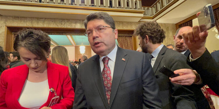 Yılmaz Tunç Dem Parti ile bugün görüşecek