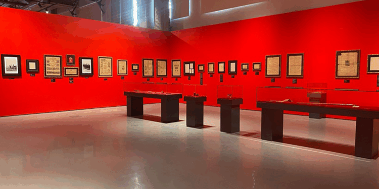 ‘Karanlıkta Akan Bir Yıldız: Mustafa Kemal Atatürk’ sergisi açıldı