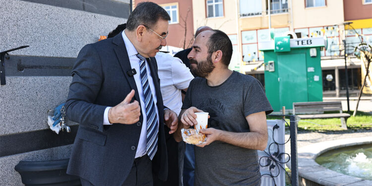 Gölbaşı Belediyesi vatandaşları her gün sıcak çorbayla buluşturuyor