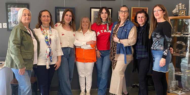 MB Sanat Evi Anneler Günü Sergisi Açıldı