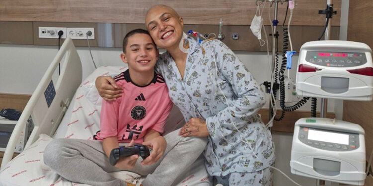 10 yaşındaki oğlunun iliği ile kanseri ikinci kez yendi