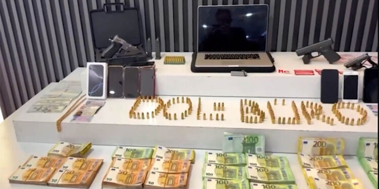 17 dolandırıcı şebekesi çökertildi