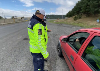 Trafik ışık ihlali yaptığı belirlenen 369 bin 457 sürücüye işlem yapıldı