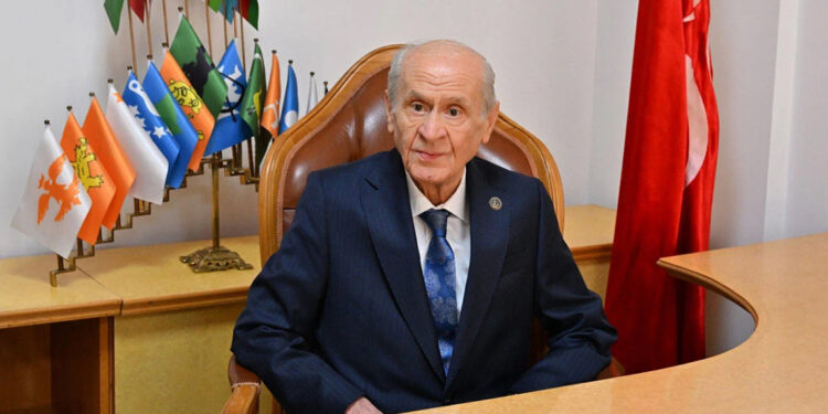 25'inci defa şampiyonluğa ulaşan Galatasaray'ı kutluyorum