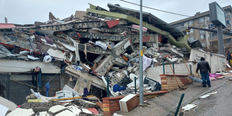 44 kişiye mezar olan Said Bey Sitesi davasında 'ek rapor' istendi