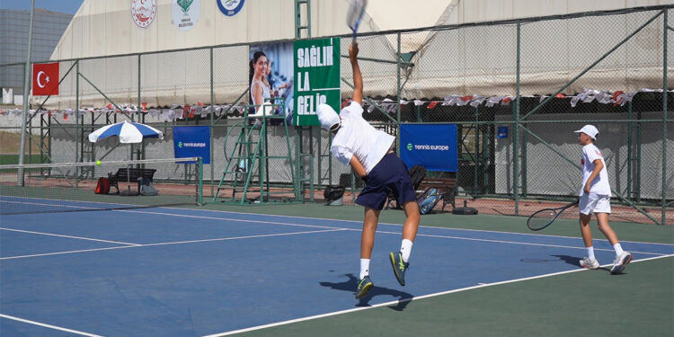 4'üncü Uluslararası Cudi Cup Tenis Turnuvası başladı