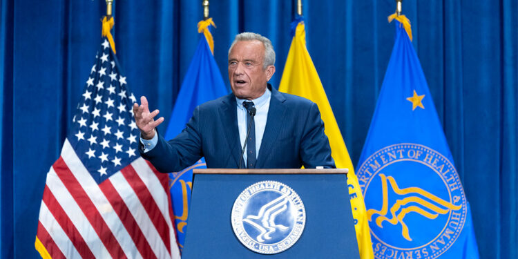 Covid-19 aşısı sağlıklı çocuklar ve hamilelere önerilmeyecek