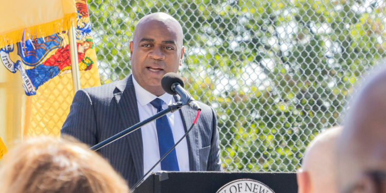 ABD'de Newark Belediye Başkanı gözaltına alındı