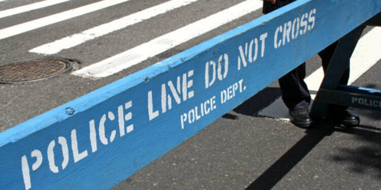 ABD'de küçük uçak yerleşim bölgesine düştü