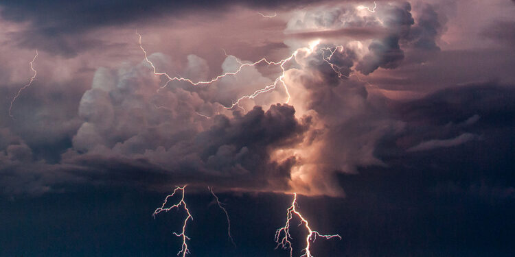 ABD'nin Texas eyaletinde fırtına: 160 binden fazla kişi elektriksiz kaldı
