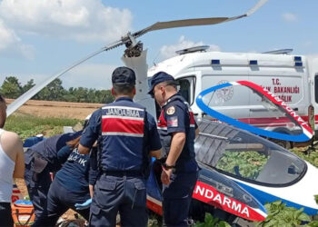 Adana'da jandarma cayrokopteri araziye sert iniş yaptı