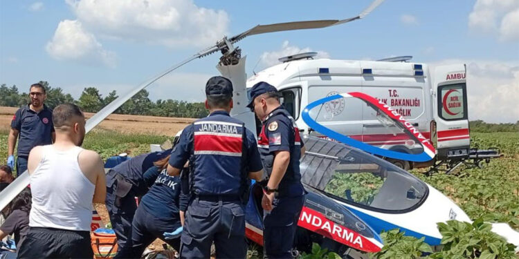 Adana'da jandarma cayrokopteri araziye sert iniş yaptı