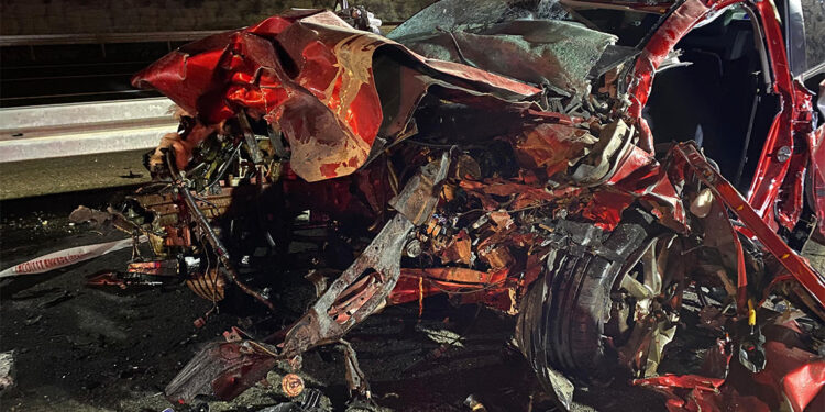 Ankara-Niğde otoyolunda iki otomobil kafa kafaya çarpıştı: 4 ölü, 1 yaralı