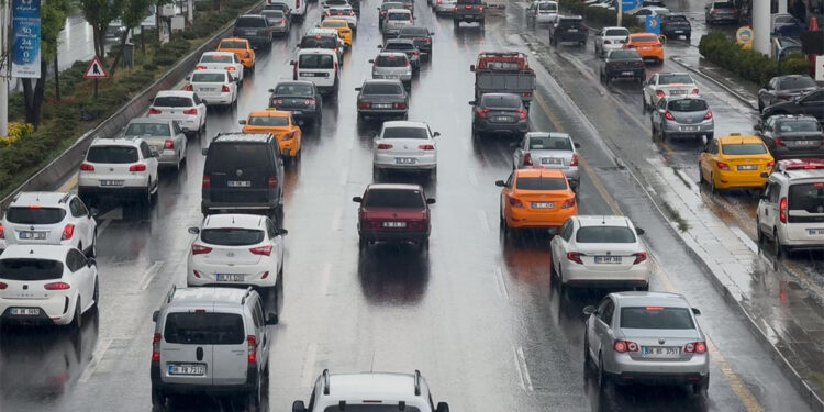 Ankara'da şiddetli yağış etkili oldu