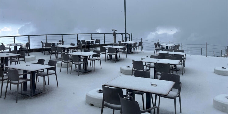 Antalya'nın yüksek kesimlerine mayıs sonunda kar yağdı