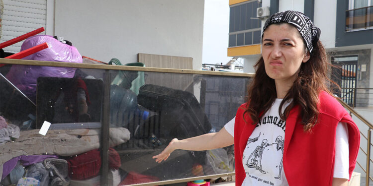 Apartmanda köpek besleme krizi