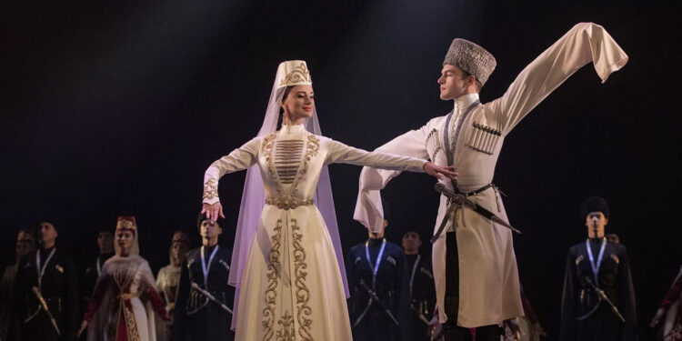 Adige Şeşen: Bir dansın ötesinde bir felsefe