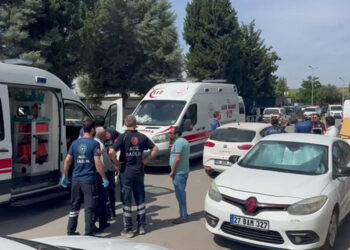 Adliye binası önünde akraba ailelerin kavgası: 5 yaralı, 7 gözaltı