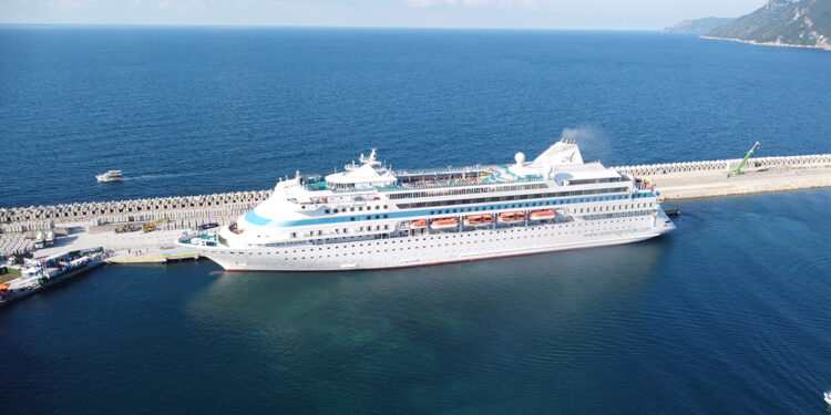 Amasra'ya kruvaziyer ile 88 bin 771 Rus turist geldi