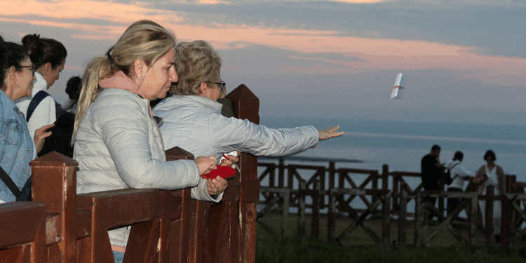 Antalya'da Hıdırellez coşkusu; dilekler denizle buluştu