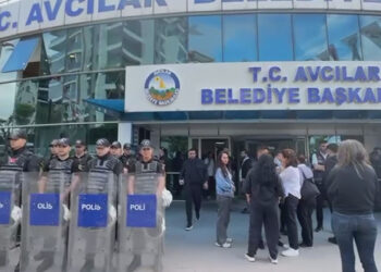 Avcılar Belediyesi'nde arama yapıldı