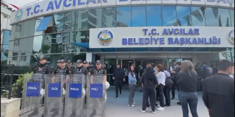 Avcılar Belediyesi'nde arama yapıldı