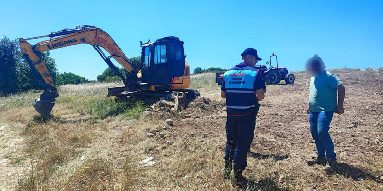 Aydın'da Hazine arazisinde kaçak kazıya 4 gözaltı