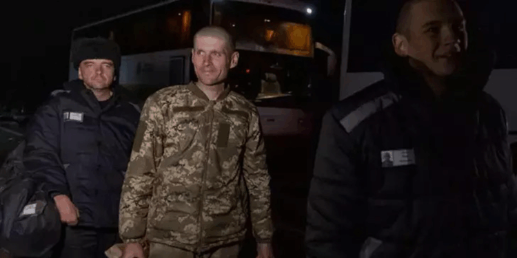 BAE, Rusya ile Ukrayna arasında 410 esirin takasına ara buluculuk yaptı