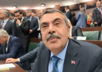 Eğitim ile ilgili tartışmaların varlığından mutluyum