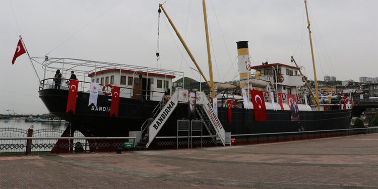 Bandırma Vapuru yüz binlerce ziyaretçiyi ağırlıyor