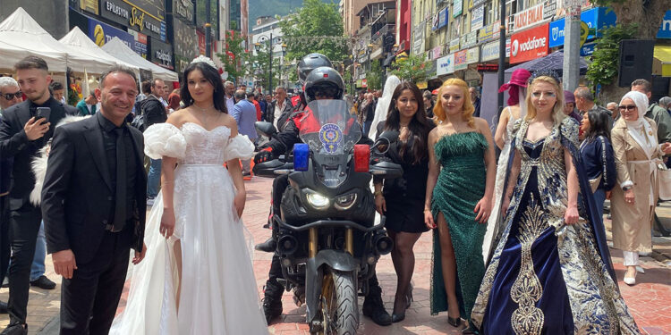 Berberler ve Kuaförler Gününde renkli görüntüler ortaya çıktı