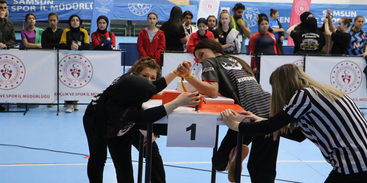 Bilek Güreşi Okul Sporları Türkiye Şampiyonası başladı