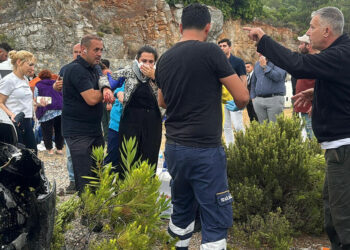 Bodrum'da servis minibüsü ile otomobil çarpıştı; 16 yaralı
