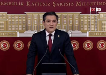 Babasının kabrine giden kişiye, uygun ortamı sağlamak mecburiyetindesiniz