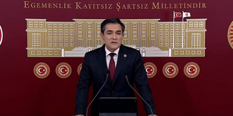 Babasının kabrine giden kişiye, uygun ortamı sağlamak mecburiyetindesiniz