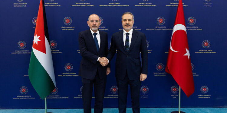 Bakan Fidan, Ürdün Dışişleri Bakanı es-Safedi ile görüştü