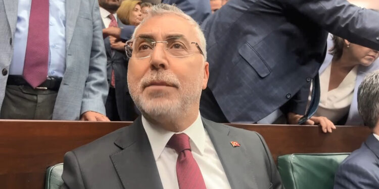 Bakan Işıkhan açıkladı: Ev kadınlarına emeklilik hakkı geliyor