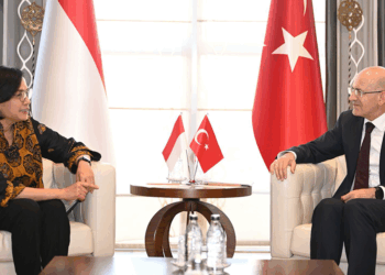 Bakan Şimşek, Endonezya Maliye Bakanı Indrawati ile buluştu