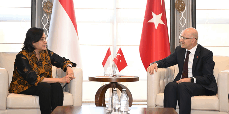 Bakan Şimşek, Endonezya Maliye Bakanı Indrawati ile buluştu
