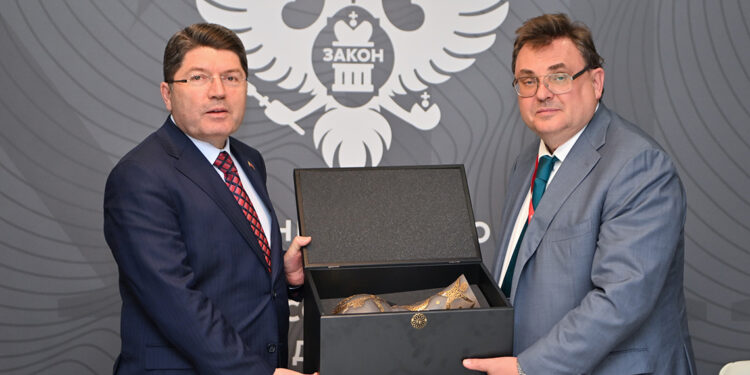 Bakan Tunç, Rusya Adalet Bakanı Konstantin Chuychenko ile görüştü