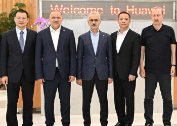 Bakan Uraloğlu, Huawei'in 5G üretim tesisini ziyaret etti