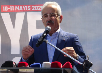Bakan Uraloğlu, Trabzon'da bisiklet yarışlarına start verdi