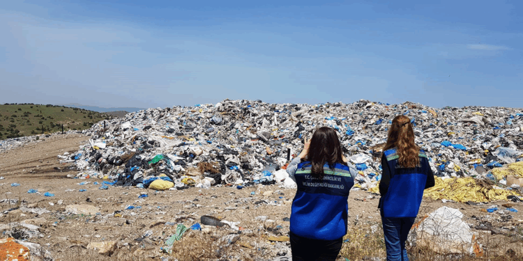 Bakanlıktan İzmir Büyükşehir Belediyesi'ne 3 milyon 739 bin 452 TL ceza