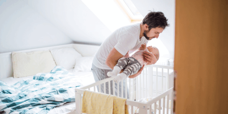 Bebekleri sallamak, zıplatmak kalıcı hasara yol açabilir