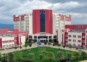 'Bıçak parası' aldığı öne sürülen profesör ile sekreteri gözaltında
