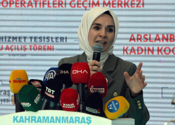 Bir milleti, bir ve beraber kılan güçlü aile yapısıdır