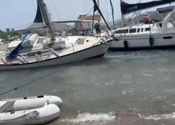 Bodrum'da fırtına; 10 tekne karaya oturdu