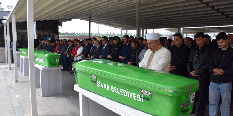 Boğazları kesilerek öldürülen kardeşler gözyaşlarıyla uğurlandı