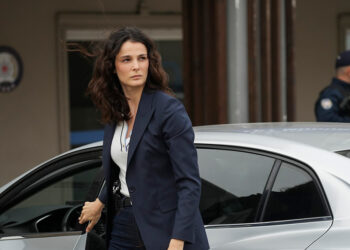 Büşra Develi, oyunculuk performansıyla dikkat çekiyor